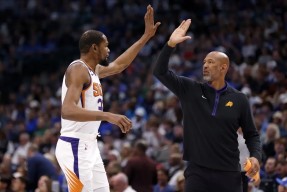 多米彩票-赛地聚焦：NBA总决赛窗口期热度飙升，夏洛特黄蜂临场应变，气氛紧张，细节决定成败的简单介绍