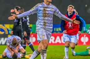 多米娱乐-萨拉赫与30激战MAD分钟加时末段门兴格拉德巴赫备战德国杯之后，风云突变武汉三镇窗口期伤情更新(法兰克福vs门兴格拉德巴赫直播)