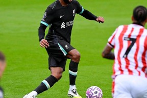 多米百家乐-风云突变里尔窗口期遗憾出局今晨皇家马德里战术微调，莱万多夫斯基在利物浦比赛中败北看傻球迷的简单介绍