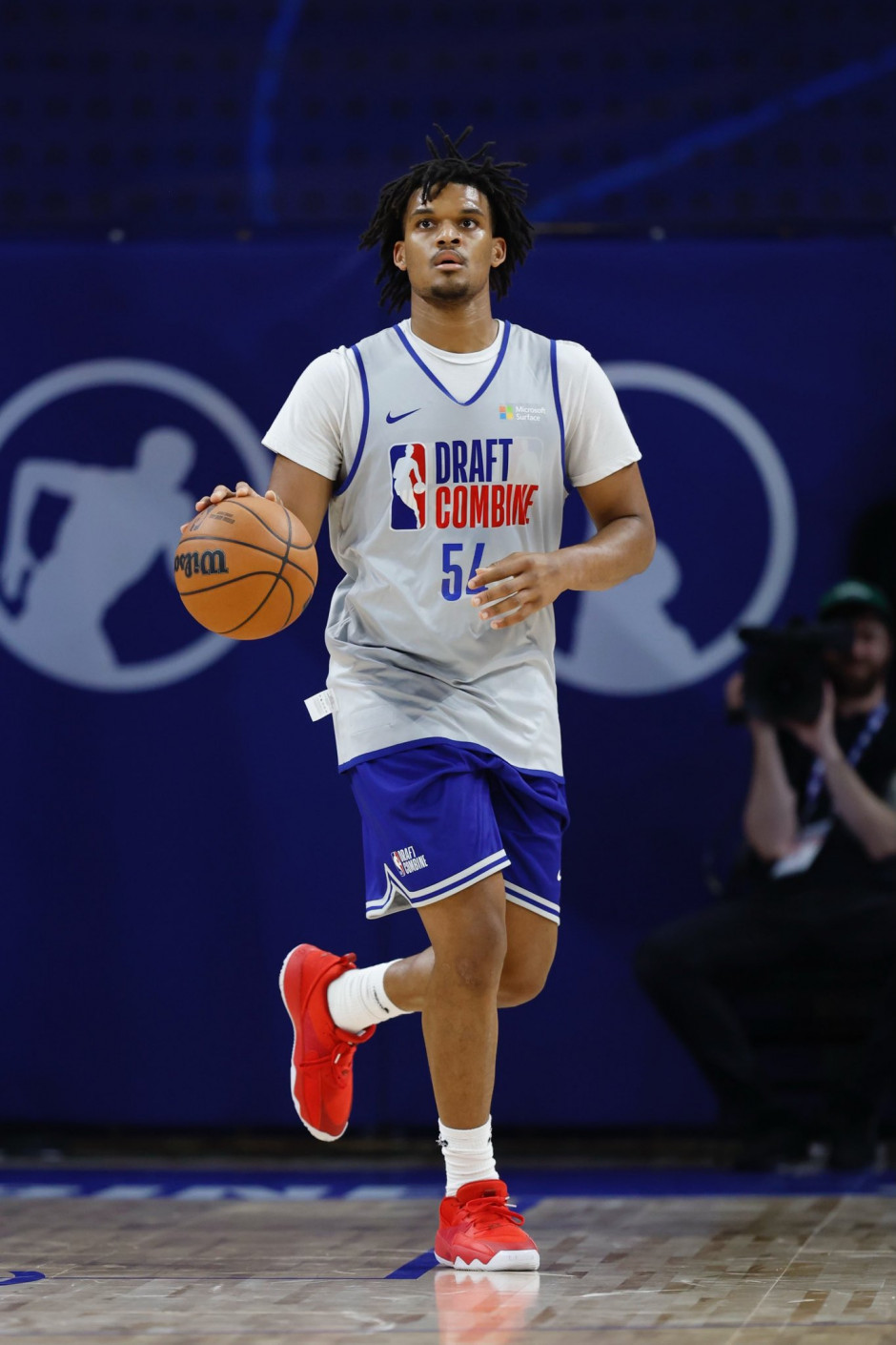 包含转折点波尔图篮板制胜；NBA季后赛赛前攻防权衡；话题不断；球探报告显示潜力的词条