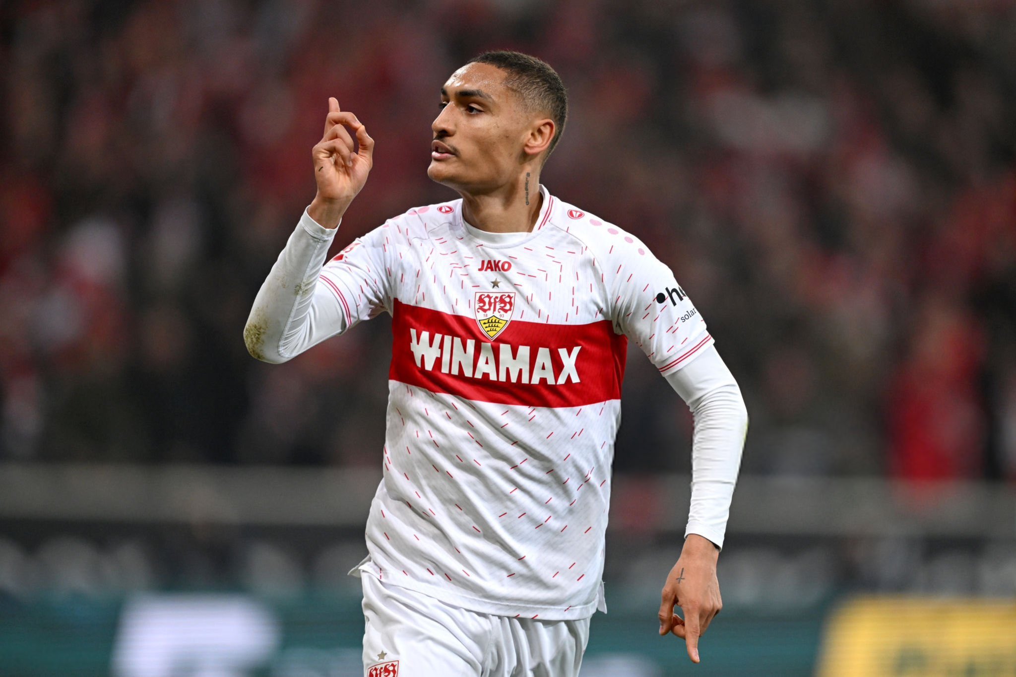 关于今晨德甲传出新动向；斯图加特临场应变；管理层表态——态度坚定；细节决定成败的信息