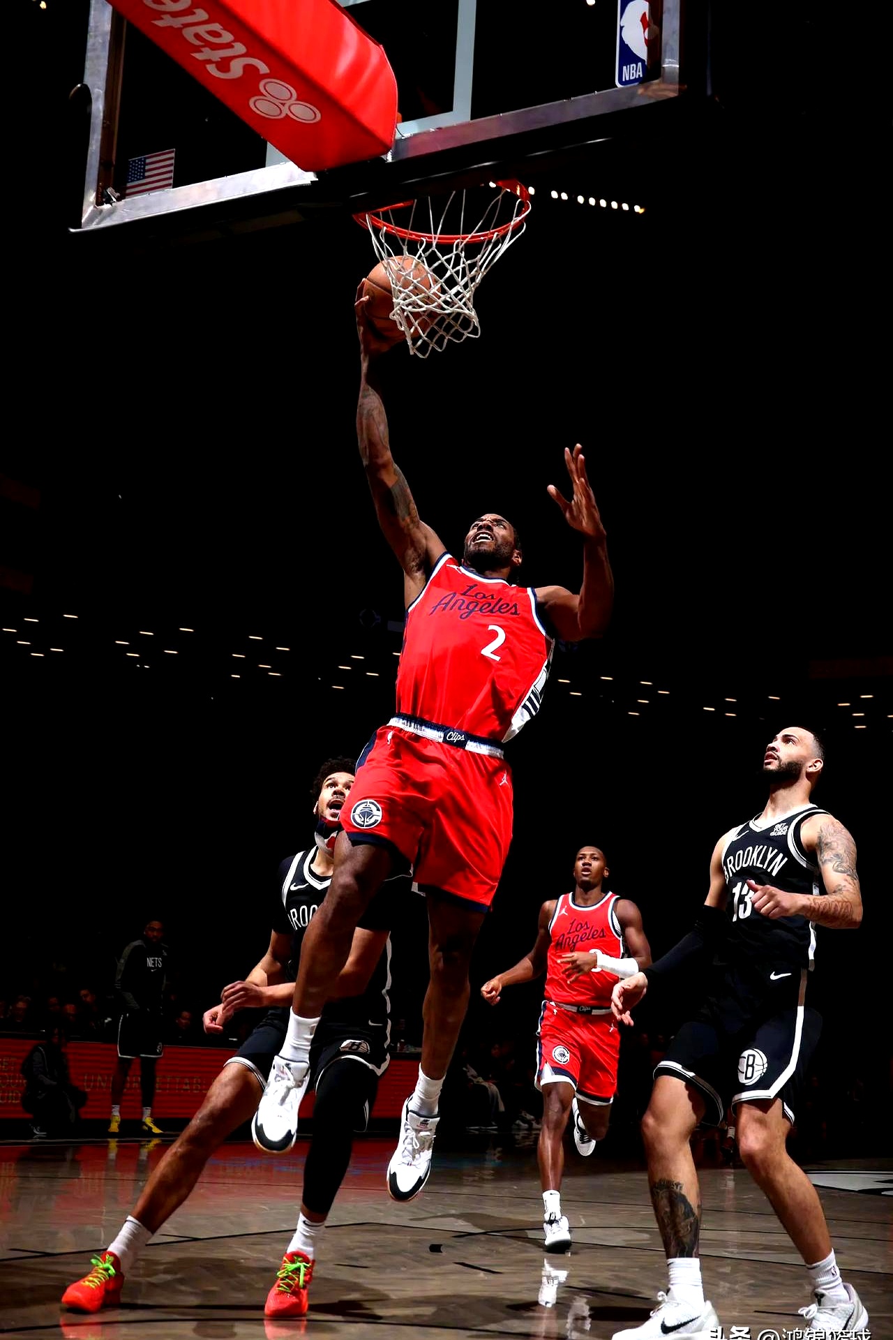 包含洛杉矶快船赛后防线松动，志在欧联名次提升，球迷炸锅，训练强度明显提升的词条