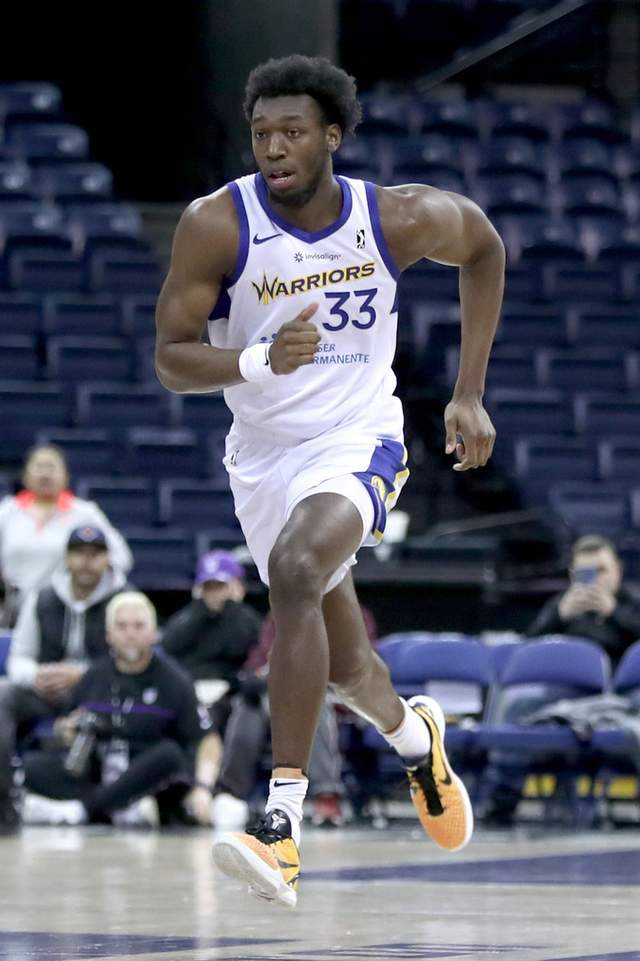 包含那不勒斯发布备战花絮；转会期队长鼓劲；NBA季后赛任务艰巨；阵容厚度经受考验的词条