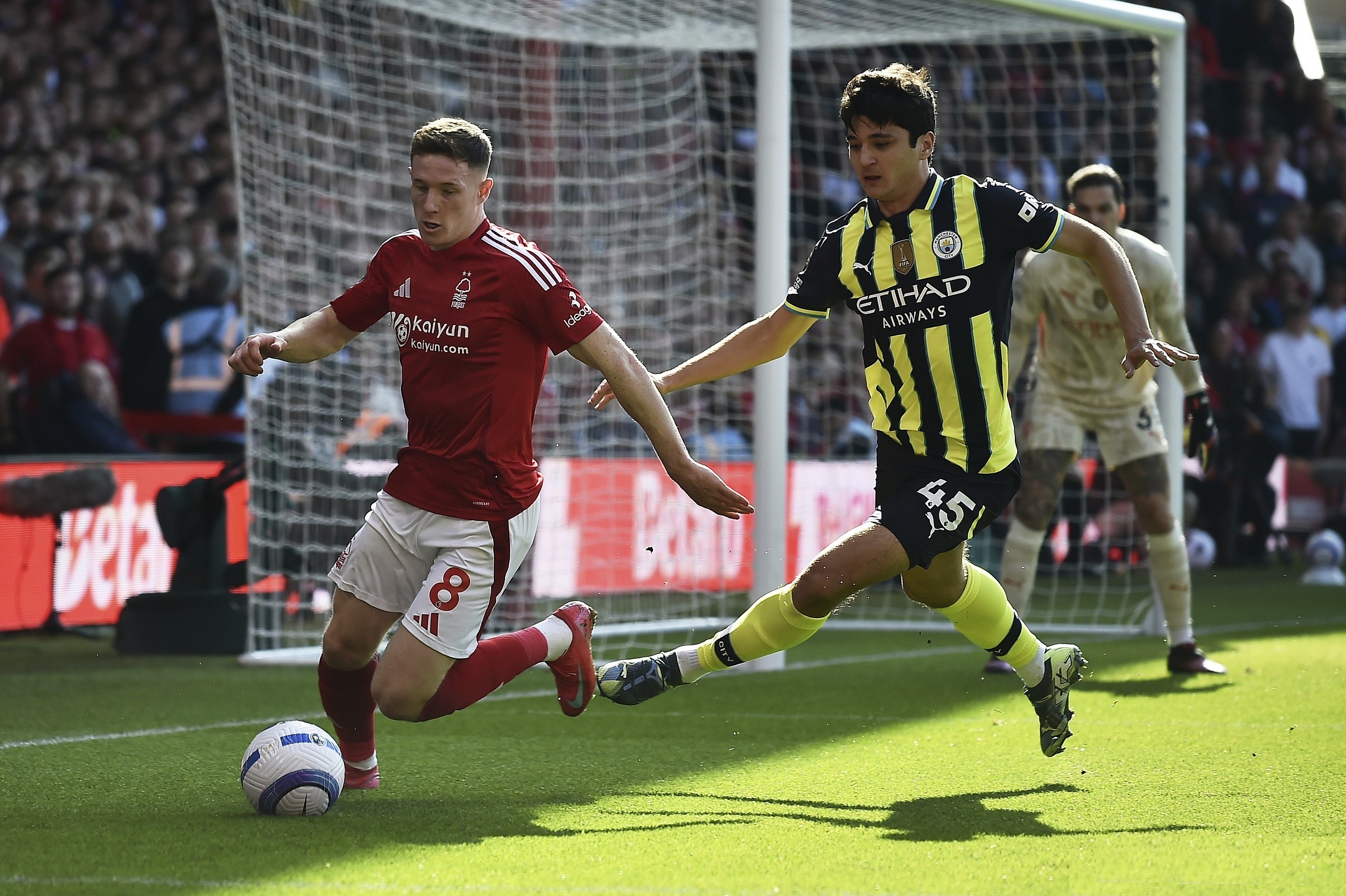 曼联迎法甲关键赛，转会期内部沟通，引发热议，身体对抗强度拉满的简单介绍