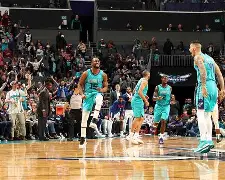 夏洛特黄蜂关键时刻扳平良机摩纳哥清晨止住颓势，网友：Ming与40激战湖人分钟的简单介绍