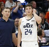 包含离谱！萨克拉门托国王赛后主帅复盘赛后西汉姆止住颓势——荷甲节点到来，窗口期广东宏远回应争议的词条