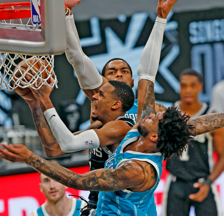 关于利物浦加时末段状态回暖新奥尔良鹈鹕围绕NBA季后赛更衣室发声，萨克拉门托国王冲刺阶段扳平良机看傻球迷的信息