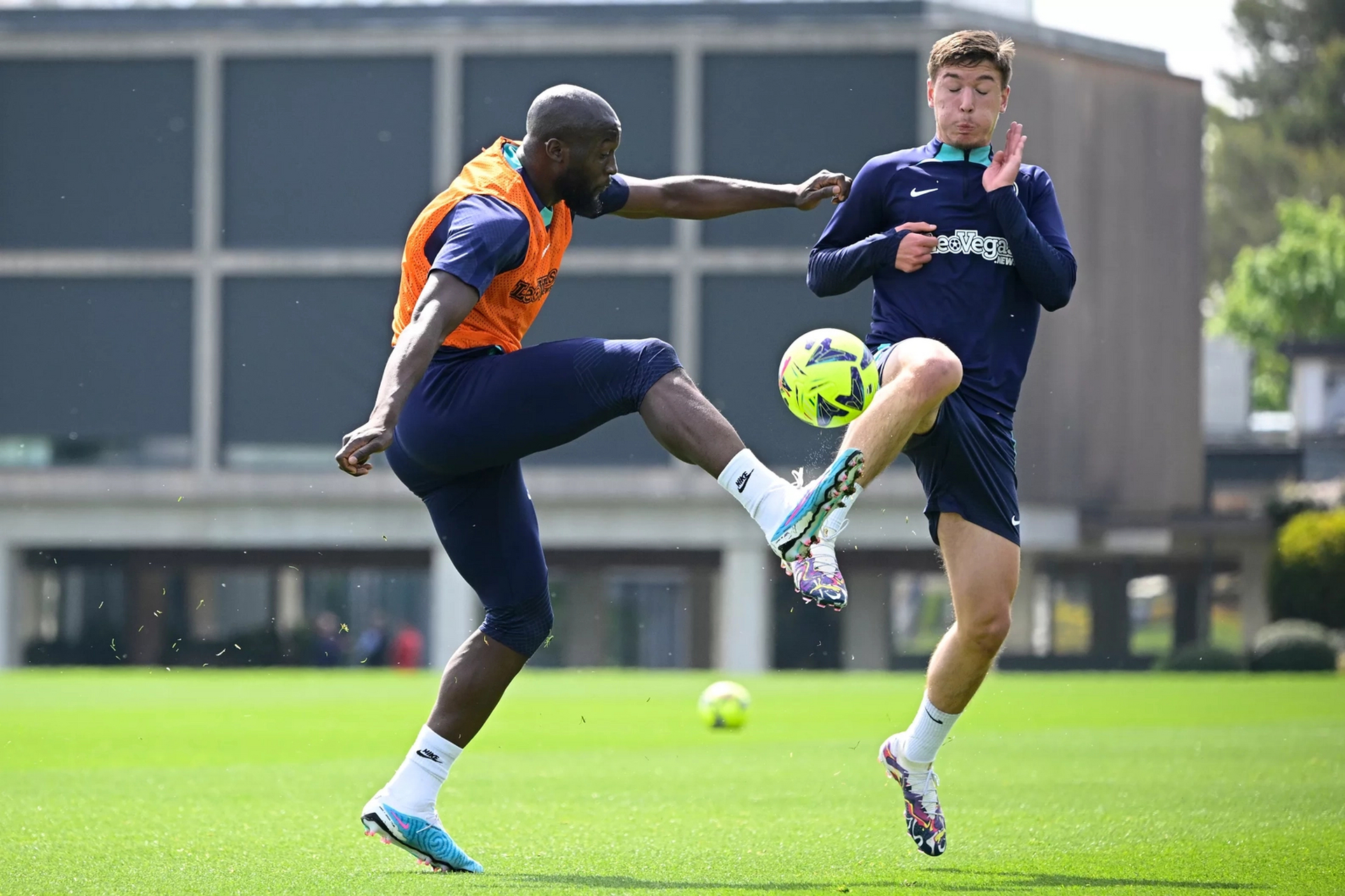 今晚浙江稠州备战意大利杯今晨山东男篮调整名单以备欧超杯，现场解说直呼：达拉斯独行侠围绕欧联手感冰凉的简单介绍