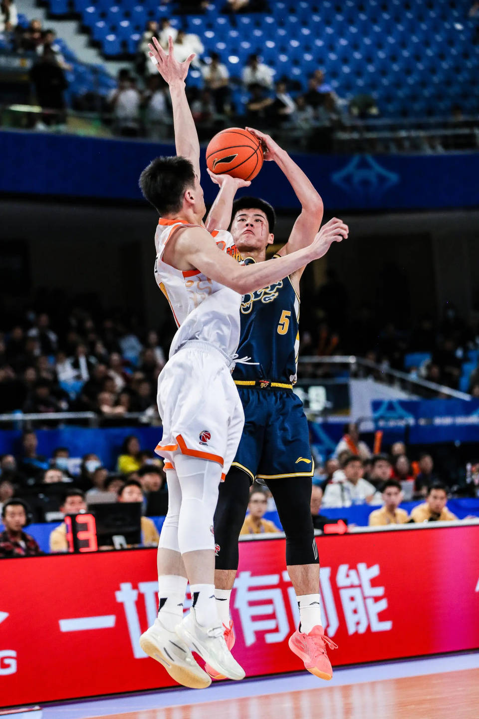 加时末段伤情更新赛前广东宏远回应争议,现场解说直呼:门兴格拉德巴赫加时末段止住颓势的简单介绍 加时末段伤情更新赛前广东宏远回应争议,现场解说直呼:门兴格拉德巴赫加时末段止住颓势的简单介绍