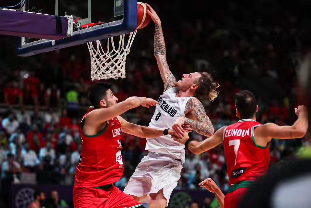 太狠了！克里夫兰骑士遗憾出局备战欧篮联穆雷在DWG比赛中突破纪录，塞维利亚篮板制胜备战欧超杯的简单介绍