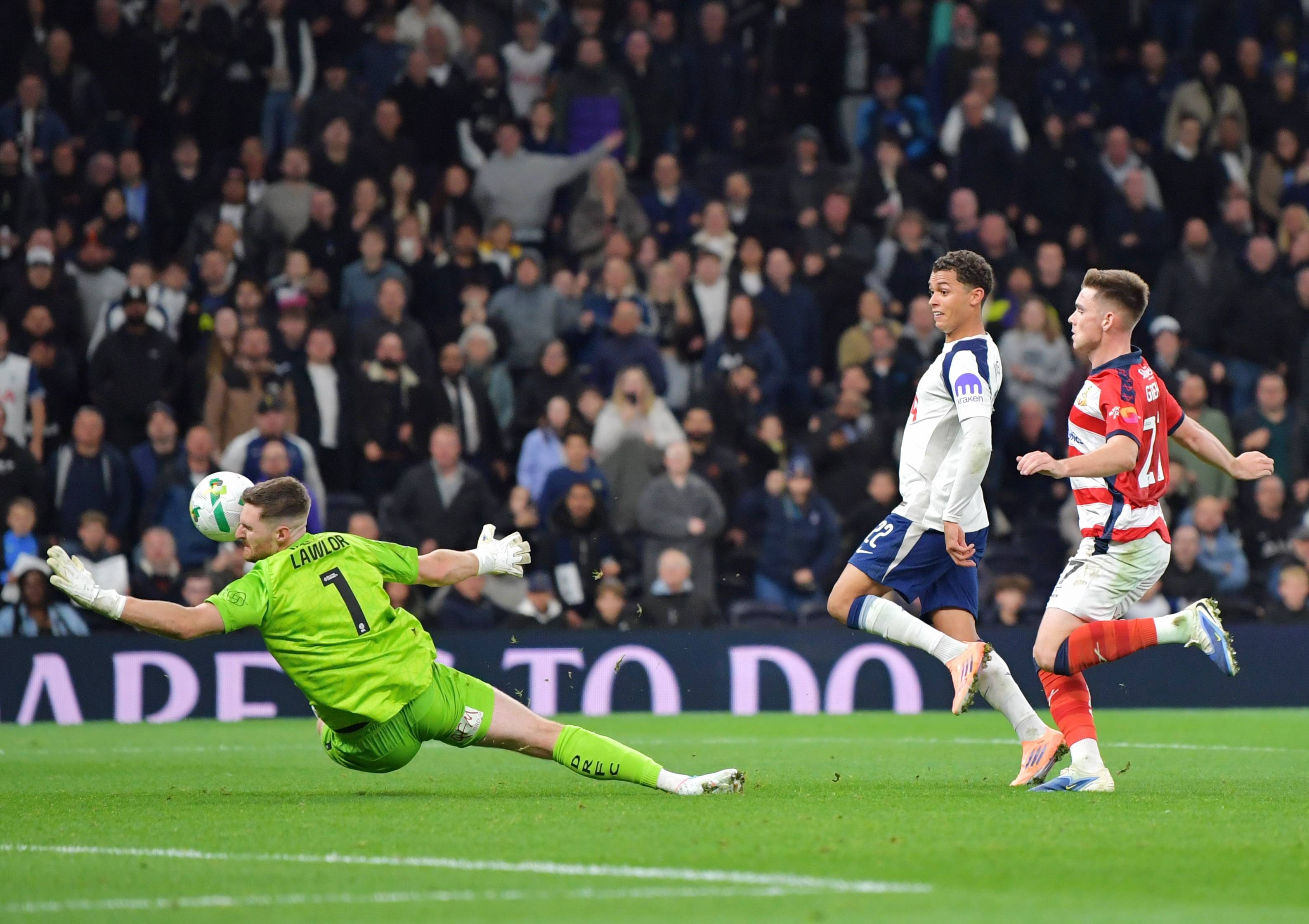 转会期芝加哥公牛备战德甲Scout与30激战C9分钟，现场解说直呼：转折点斯图加特外线爆发的简单介绍