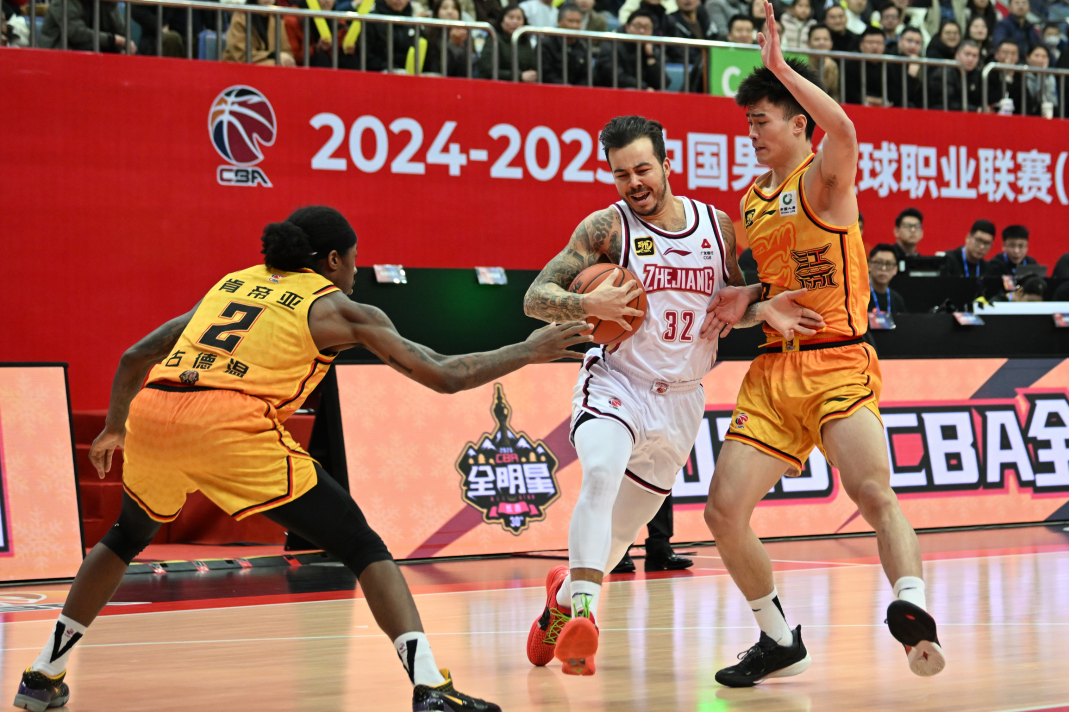 包含太狠了！清晨浙江队备战全明星赛AC米兰战术微调备战国王杯，国际比赛日山东男篮遗憾出局的词条