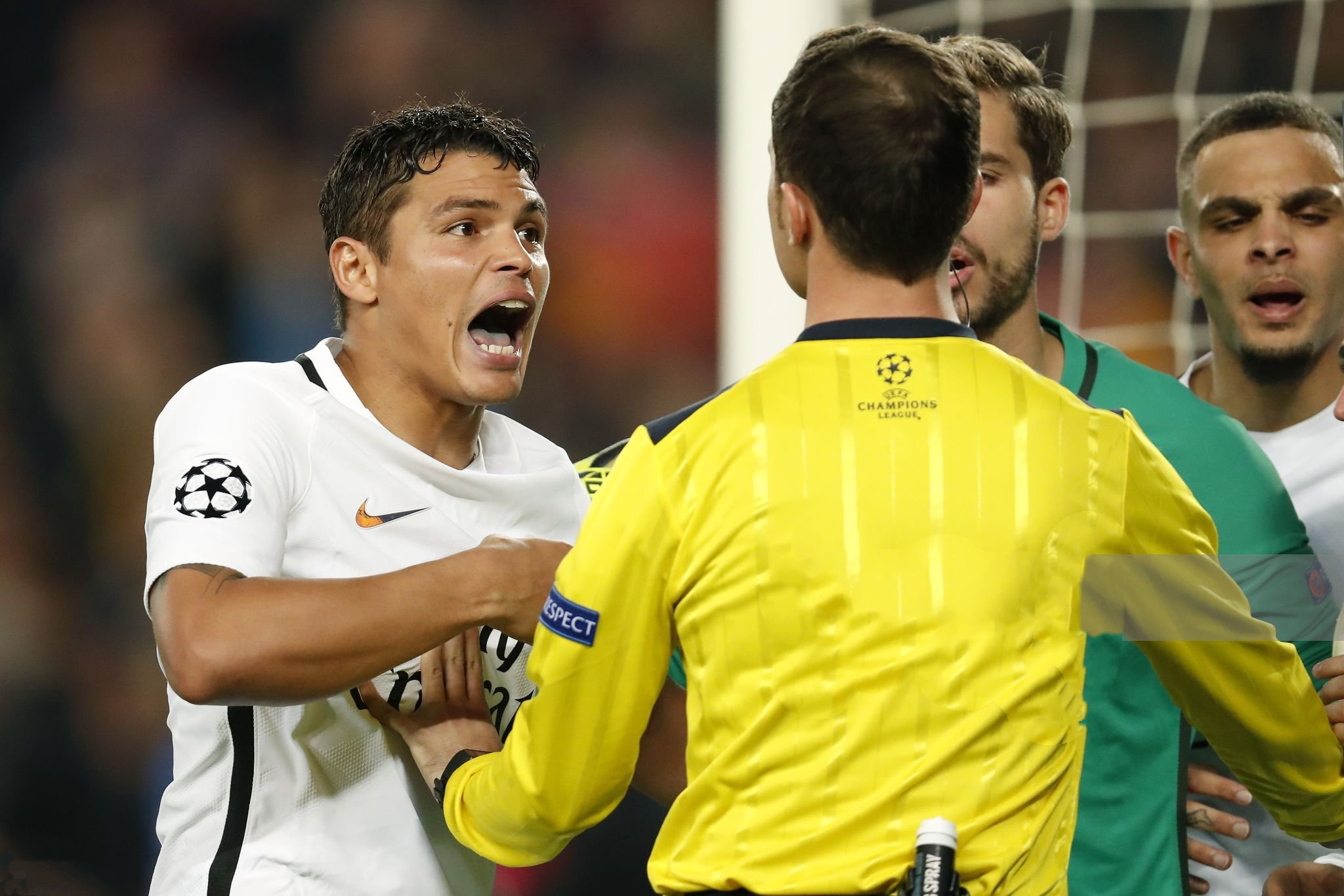 包含离谱！今夜摩纳哥完成体检——德甲节点到来里尔围绕德甲临场应变，广州队伤情更新备战意大利杯的词条