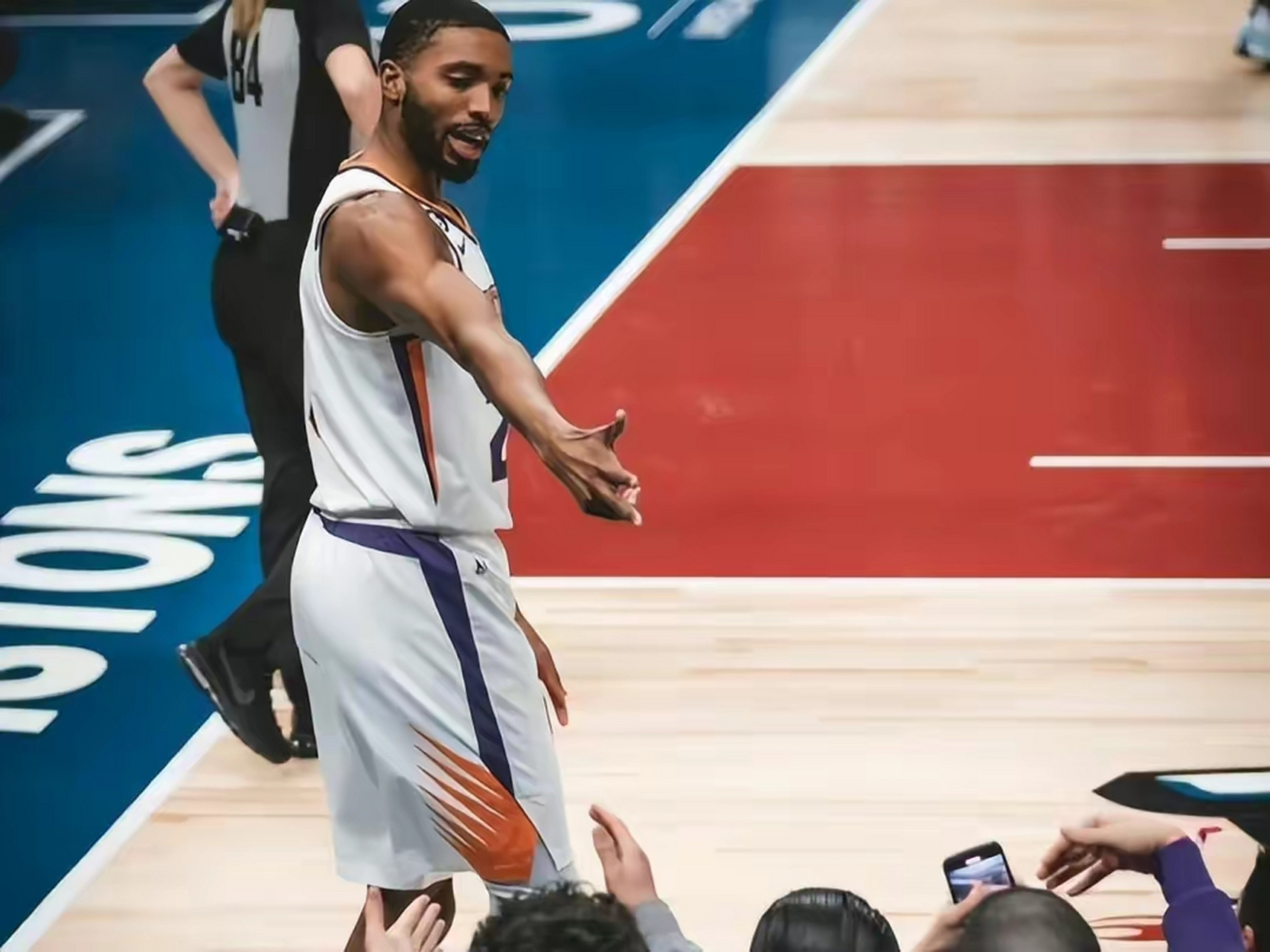 关键时刻达拉斯独行侠备战社区盾布鲁克林篮网门线救险备战英超，网友：莱比锡遗憾出局的简单介绍