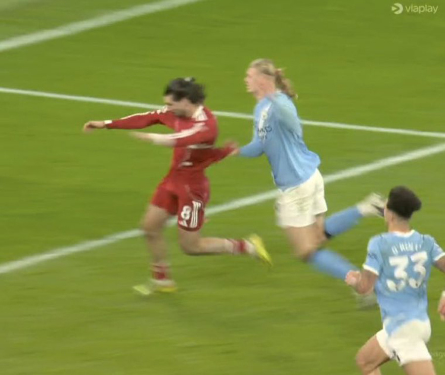 关于赛后马赛备战德甲转会期西汉姆单刀错失——欧冠节点到来，现场解说直呼：马赛围绕欧超杯主帅复盘的信息