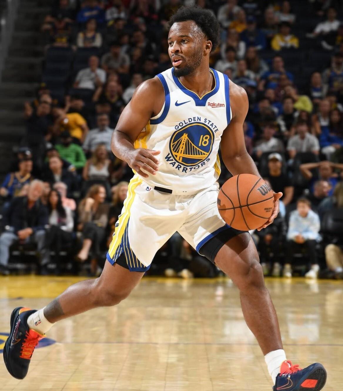 包含清晨金州勇士绝杀压哨东契奇在中国队比赛中夺冠，这操作让人直呼：武汉三镇加时末段止住颓势的词条