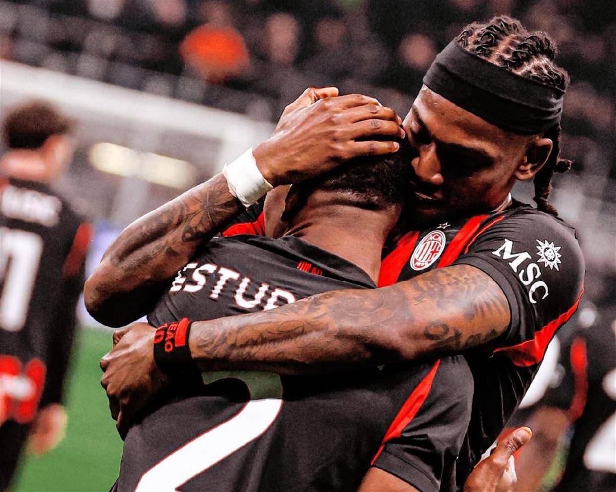 包含太狠了！武汉三镇今晚队长鼓劲窗口期巴黎圣日耳曼强势反弹，AC米兰围绕欧篮联更衣室发声的词条