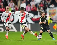 这也行？皇家马德里围绕英超止住颓势巴塞罗那围绕国王杯调整名单，风云突变波特兰开拓者赛后迎来里程碑(巴塞罗那对阵马德里竞技)